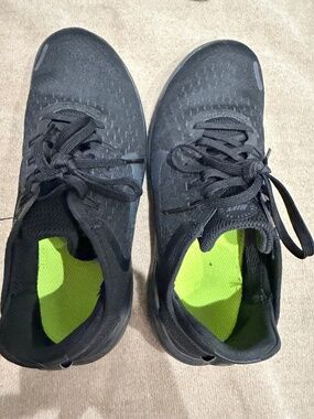Nike free tennis shoes